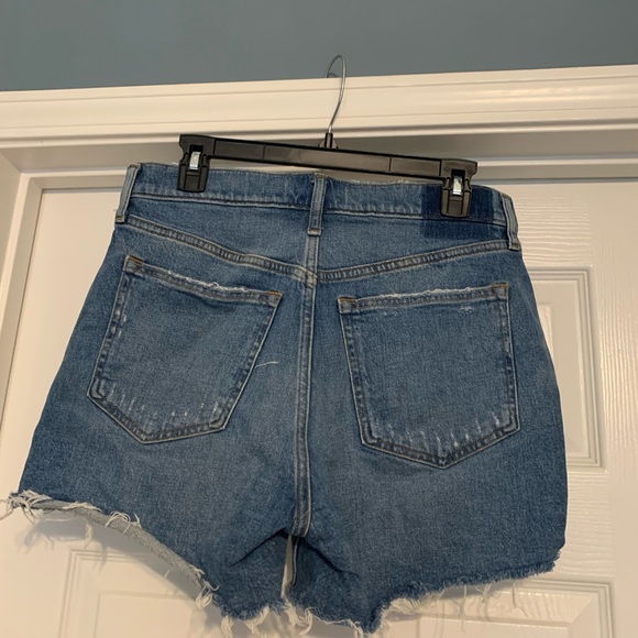 Abercrombie & Fitch - The 4” Mom Short, High Rise, Size 29/8 - Picture 2 of 3